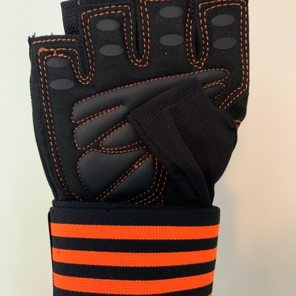 Weightlifting gloves with wrist support - Picture 2 of 3